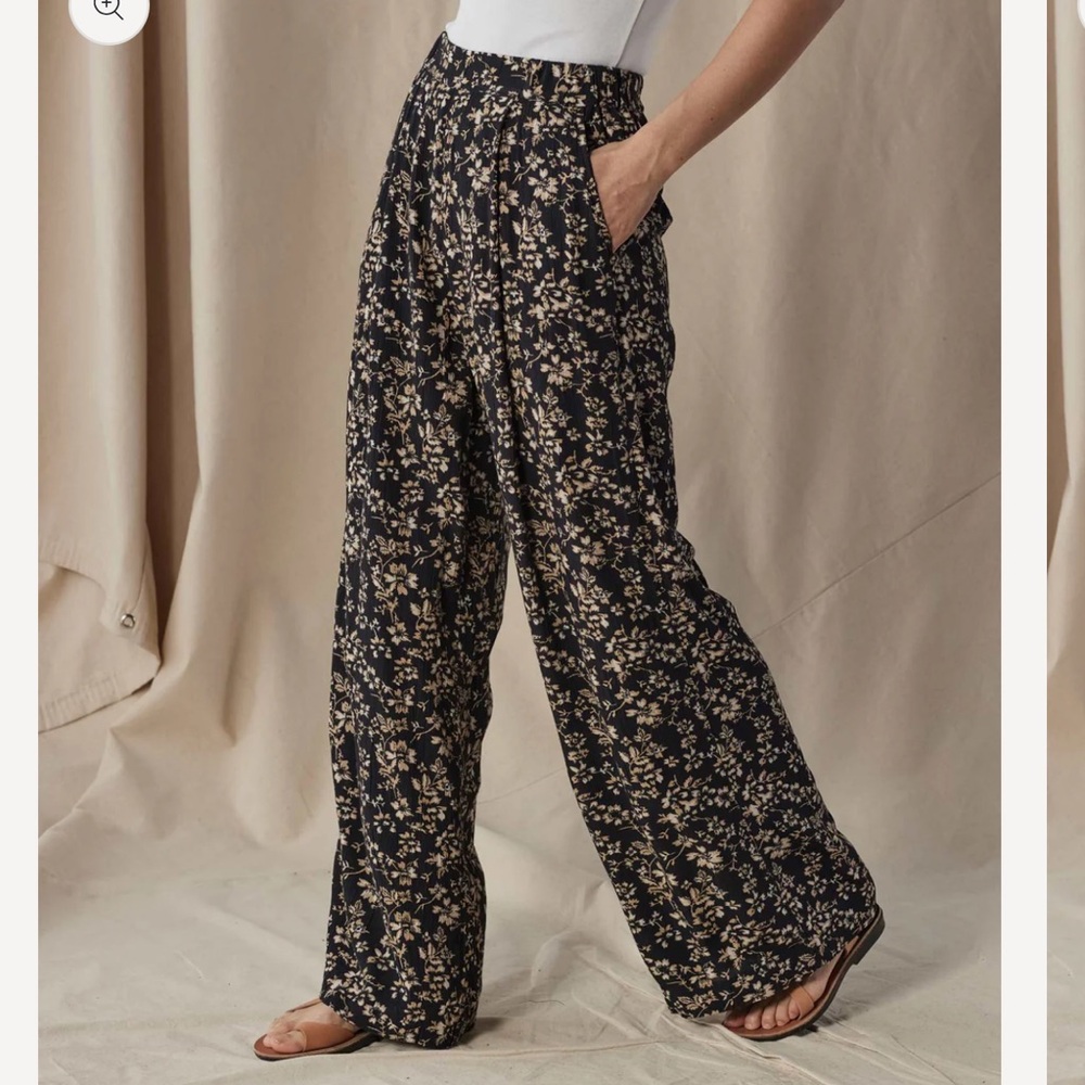 New with Tags Normal Brand Ezra Crepe Pant Floral Small